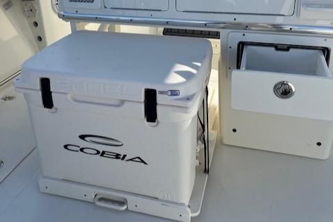 Cobia 285-CENTER-CONSOLE image