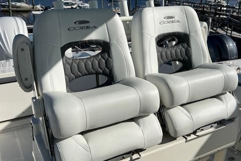 Cobia 285-CENTER-CONSOLE image