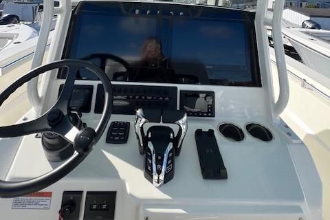 Cobia 285-CENTER-CONSOLE image