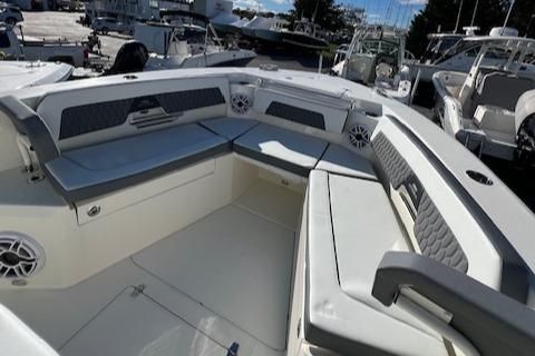 Cobia 285-CENTER-CONSOLE image