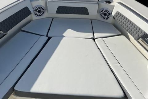 Cobia 285-CENTER-CONSOLE image