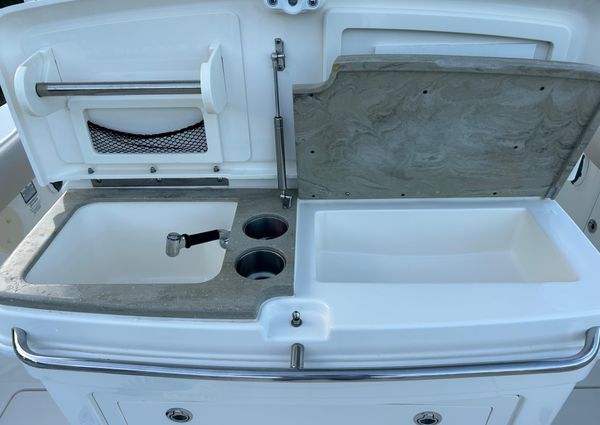 Boston Whaler 330 Outrage image