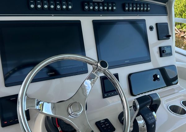 Boston Whaler 330 Outrage image