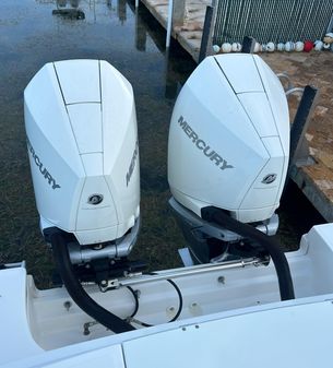 Boston Whaler 330 Outrage image