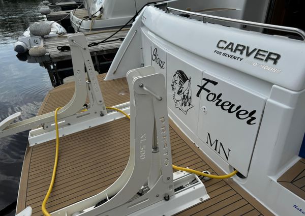 Carver 570-VOYAGER-PILOTHOUSE image