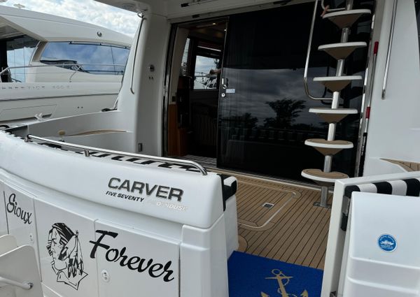 Carver 570-VOYAGER-PILOTHOUSE image