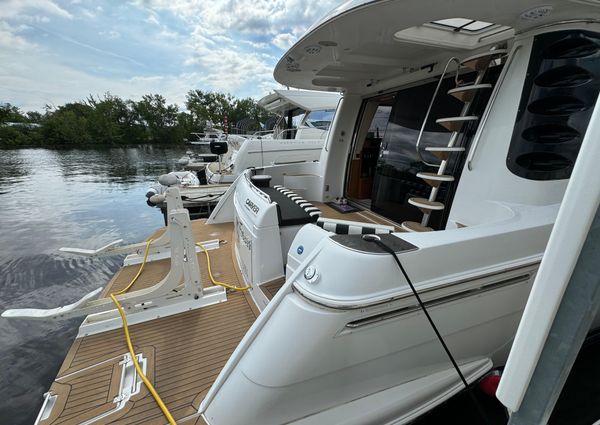 Carver 570-VOYAGER-PILOTHOUSE image