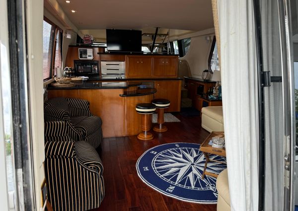 Carver 570-VOYAGER-PILOTHOUSE image