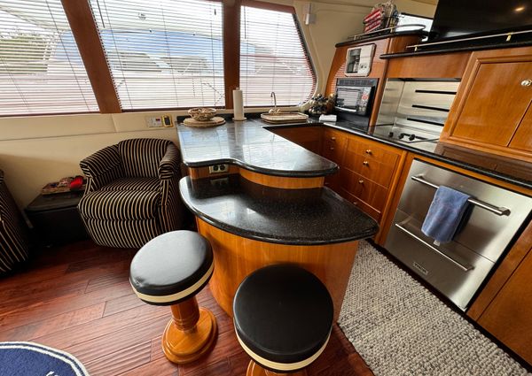 Carver 570-VOYAGER-PILOTHOUSE image