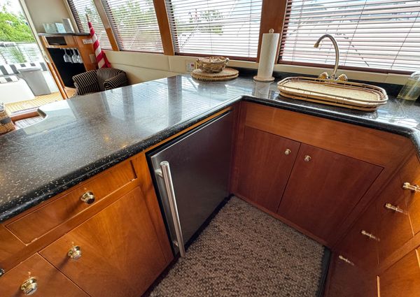 Carver 570-VOYAGER-PILOTHOUSE image