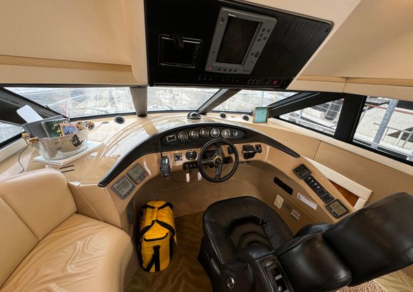 Carver 570-VOYAGER-PILOTHOUSE image