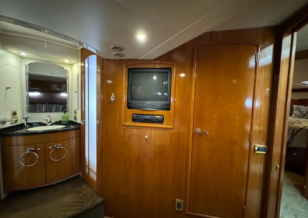 Carver 570-VOYAGER-PILOTHOUSE image