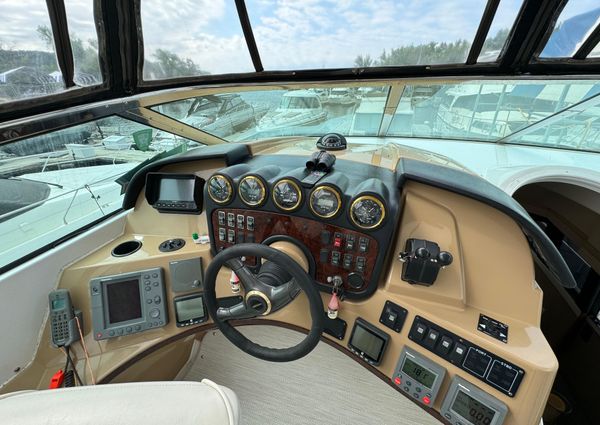 Carver 570-VOYAGER-PILOTHOUSE image