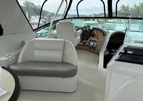 Carver 570-VOYAGER-PILOTHOUSE image