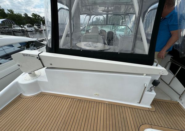 Carver 570-VOYAGER-PILOTHOUSE image