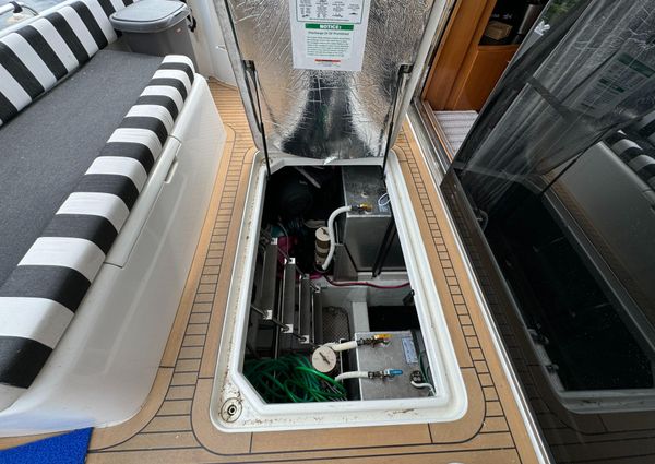 Carver 570-VOYAGER-PILOTHOUSE image