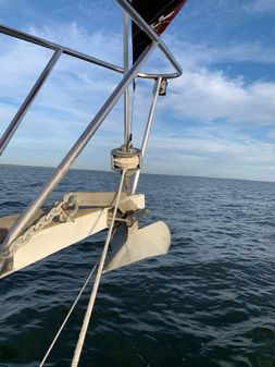 Island Packet 27 image