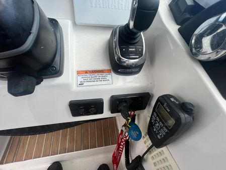 World Cat 320 DC image