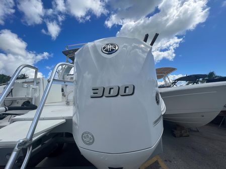 World Cat 320 DC image