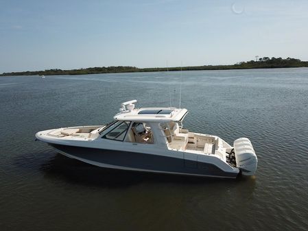 Boston Whaler 380 Realm image