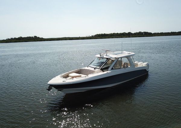 Boston Whaler 380 Realm image