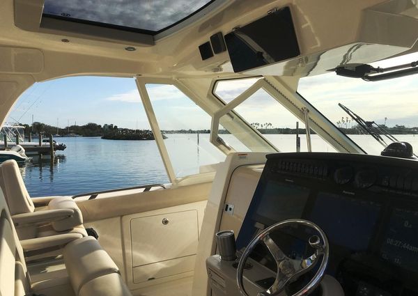 Boston Whaler 380 Realm image