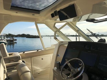 Boston Whaler 380 Realm image