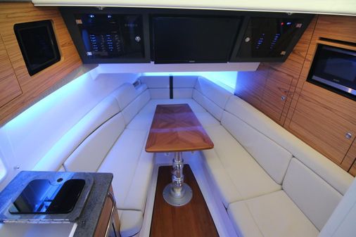 Boston Whaler 380 Realm image