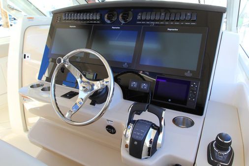 Boston Whaler 380 Realm image