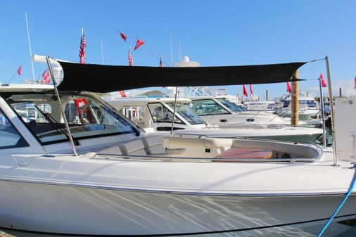 Boston Whaler 380 Realm image