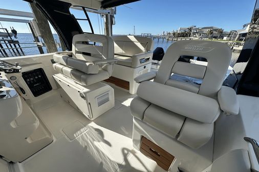 Boston Whaler 380 Realm image