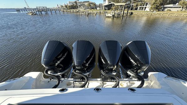 Boston Whaler 380 Realm 