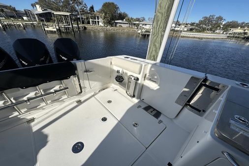 Boston Whaler 380 Realm image