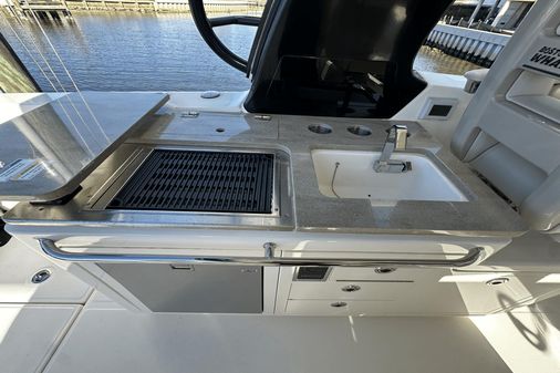 Boston Whaler 380 Realm image