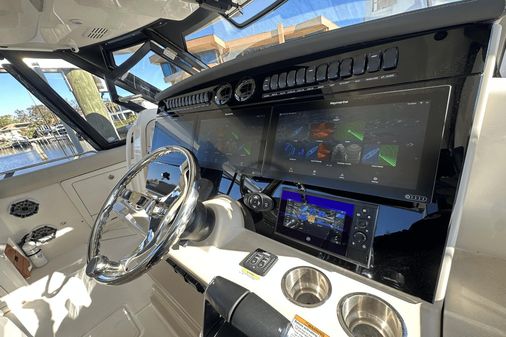 Boston Whaler 380 Realm image