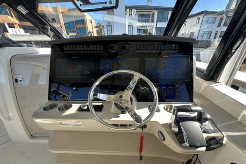 Boston Whaler 380 Realm image