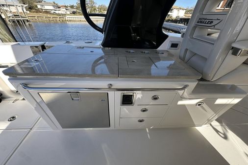 Boston Whaler 380 Realm image