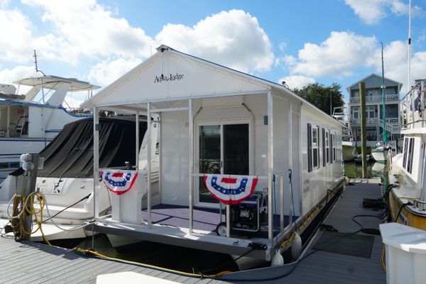 Catamaran Aqua Lodge - main image