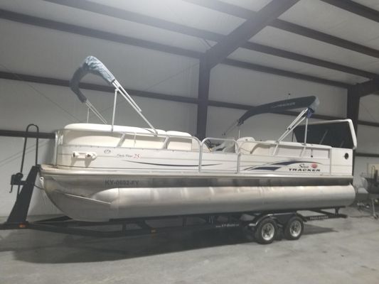 Sun Tracker 25 Parti Barge - main image