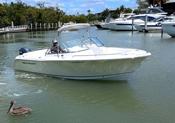 Sea Hunt Escape 220 LE image