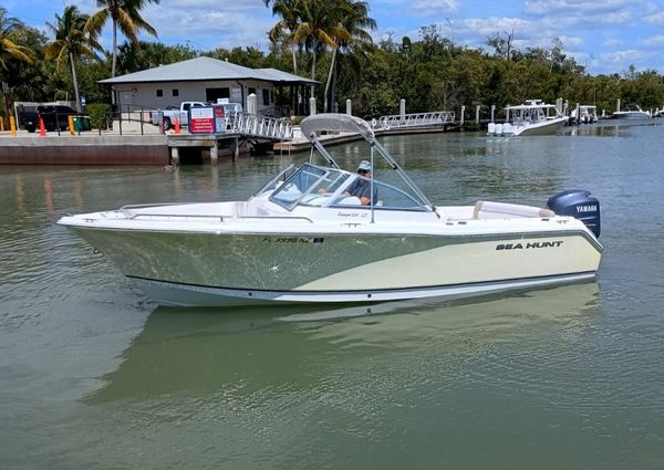 Sea Hunt Escape 220 LE image