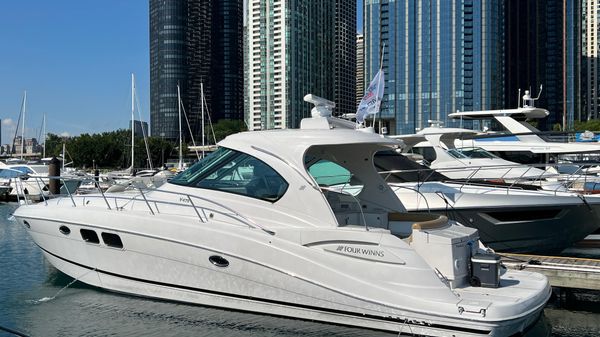 Four Winns V475