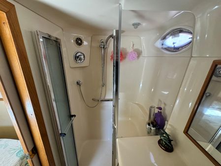 Sea Ray 420 Aft Cabin image