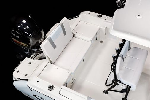 Robalo R232 Explorer image