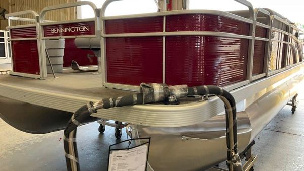 Bennington 20 SFV