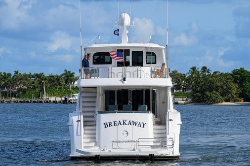 Hatteras 80 Motor Yacht Sky Lounge image