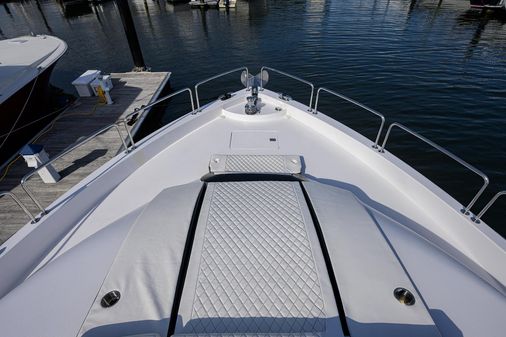 Hatteras 80 Motor Yacht Sky Lounge image