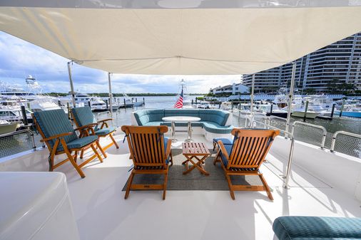 Hatteras 80 Motor Yacht Sky Lounge image