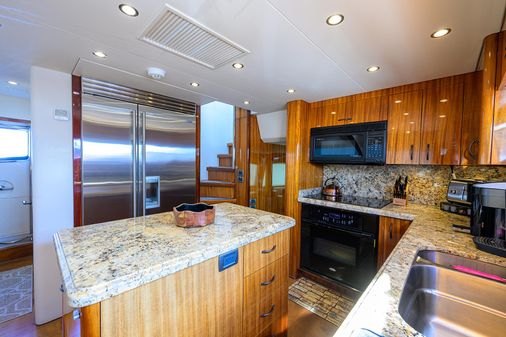 Hatteras 80 Motor Yacht Sky Lounge image