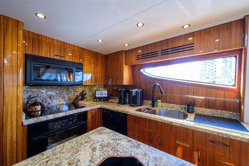 Hatteras 80 Motor Yacht Sky Lounge image